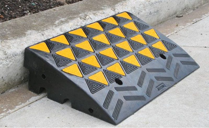 Hi-Viz Kerb Ramp End Cap Rubber 360mm x 360mm x 150mm - Black/Yellow
