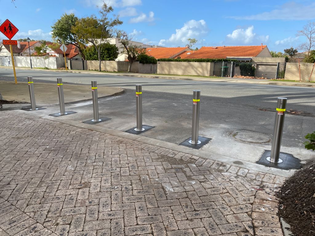 Image Extra Bollard Installation02 Home Page 79 Image Extra Bollard Installation02 Home Page 78